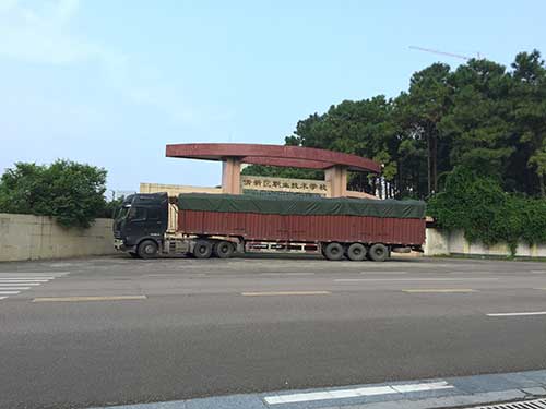  欣方圳仿大理石垃圾桶廠家為清遠(yuǎn)高校送貨上門。